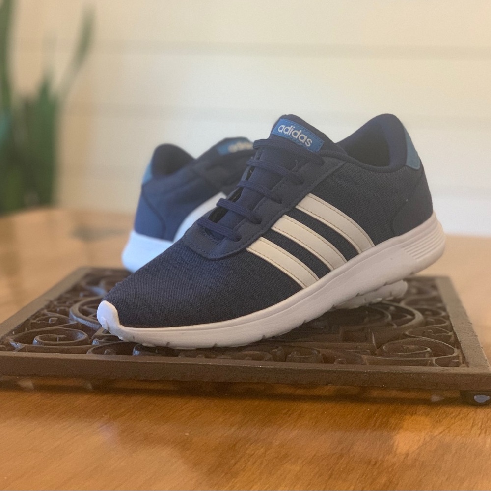 ADIDAS // Boys size 4